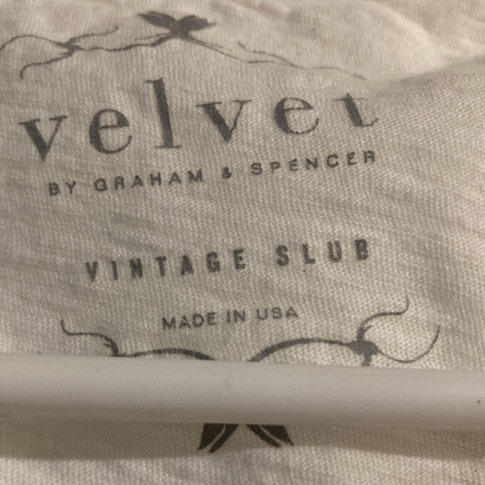 Velvet - Picture 2 of 4